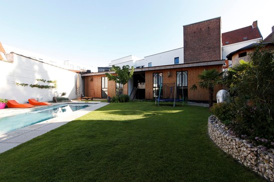 Warm ingerichte themasuites van Koto B&B met sfeervol licht